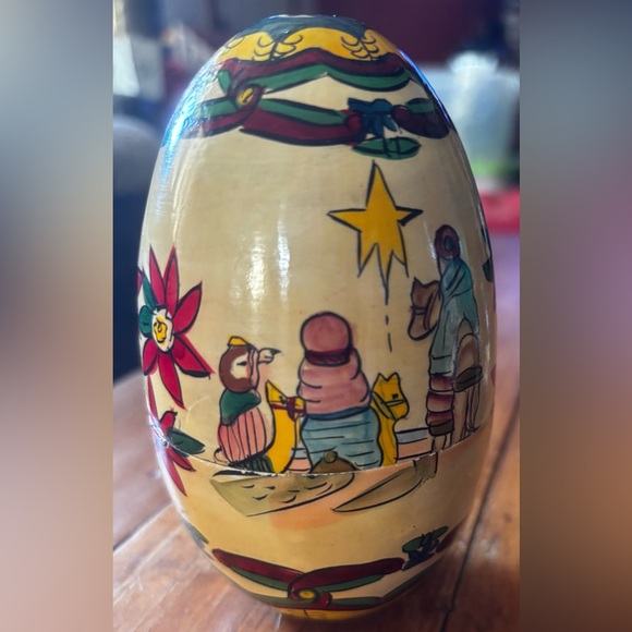 VNTG - Terry Village, Hand Painted, Wooden Nesting Eggs, Nativity/Poinsettia - Picture 7 of 15